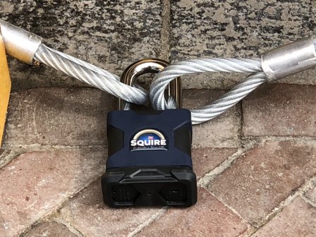Sterke dikke Staalkabel met kunstof bescherming en ogen, 10 meter met slot