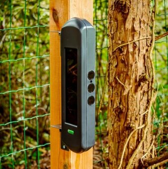 solar-beam-met-ext-bel-draadloze-bel-met-zakpieper-plug-and-play_buiten_aan_het_hek1