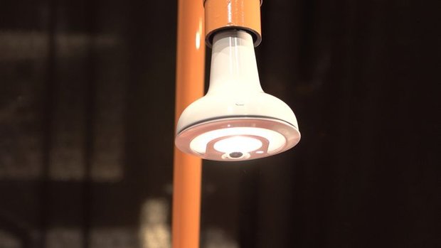 Lamp met ingebouwde camera en led-lamp