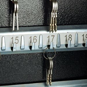 elektronische-sleutelkast-100-haakjes-yale-ykb-550-db1_haakjes