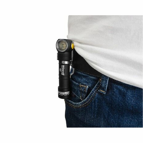 Armytek Wizard C2 Pro - Oplaadbaar - 2330 lumen - Warm Wit licht aan de broek